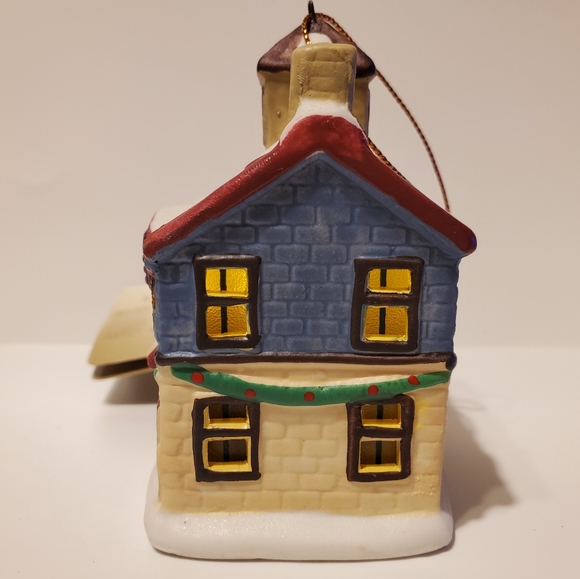 Vintage Mr. Christmas General Store Illuminated Musical Village Ornament - Picture 2 of 11